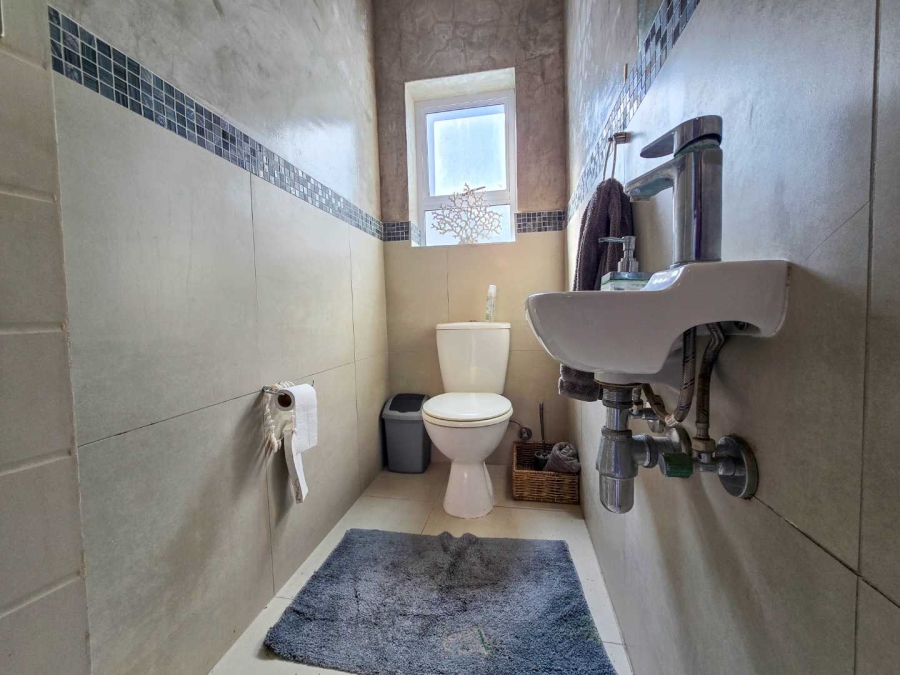 6 Bedroom Property for Sale in Stilbaai Oos Western Cape